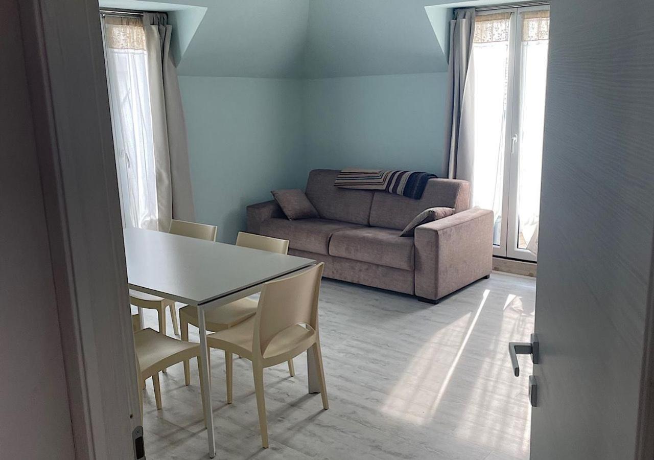 La Magnolia Apartaments IV Tulip Desenzano del Garda Exterior photo